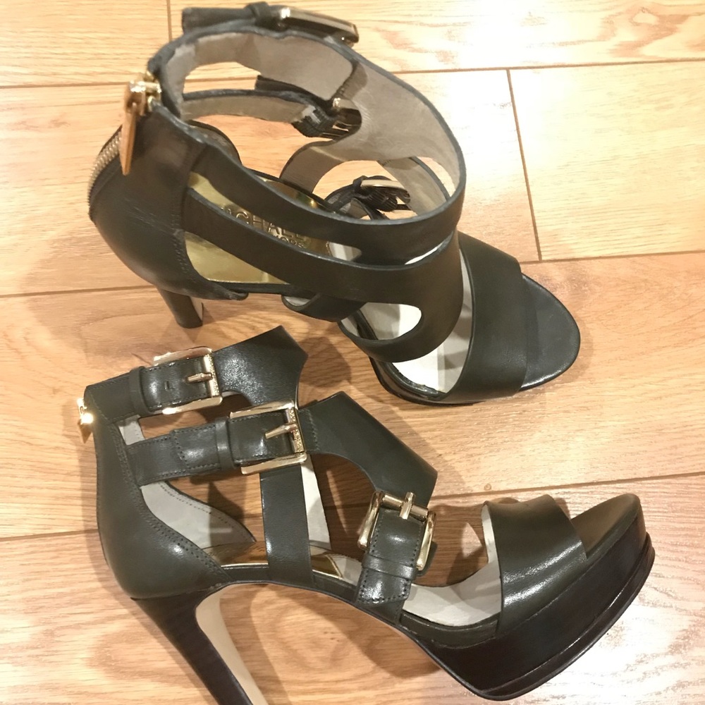 Michael Kors olive green size 7.5